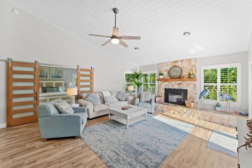 Convair Cove House | 445 Watts Way