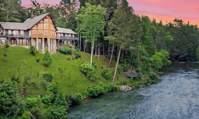 Blue Ridge Cabin | 45-Acre Toccoa River Estate w/7 BRs (6 Kings), Fire Pit, Pool, Sauna, & 3 ponds