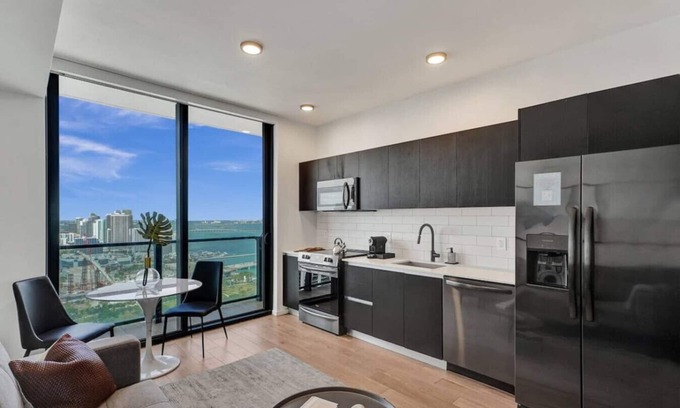 Downtown Miami Apartment | 4708 - Lux Miami Studio | City & Bay Views
