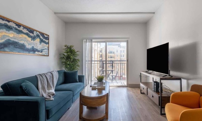 Charlotte Center City Apartment | 4B/2BA Luxury Central Apartment with Gym