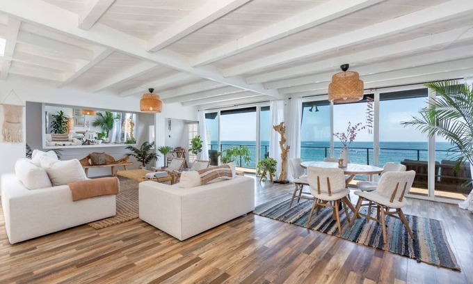 Eastern Malibu House | 4B/4B Beach Homes with Private Beach Access