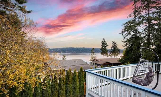 Freeland House | 4b2b Unit @Whidbey Island | Panoramic Water View