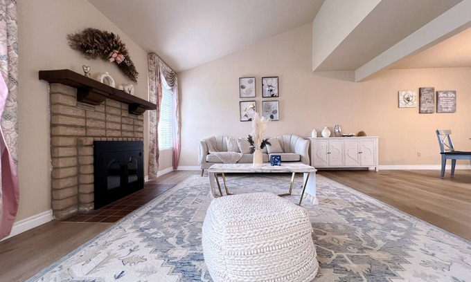Azusa House | 4B3B Modern Spacious House with Nice Backyard