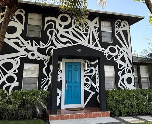 West Palm Beach House | 4BD 2BA - Black&White ArtBNB - Antique Row WPB