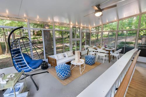 Eastgate House | 4BD Near Downtown - Theatre, Patio, Games