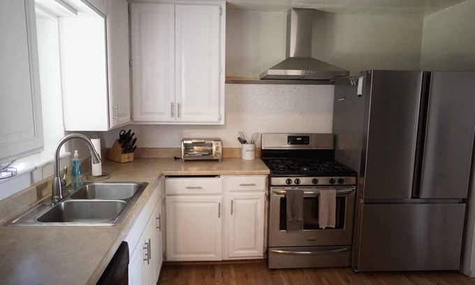 Harvey Park House | 4bed/2ba w private patio