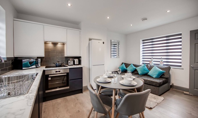 Ashford House | 4Bed-Sleeps6-PrivateGarden-PetFriendly