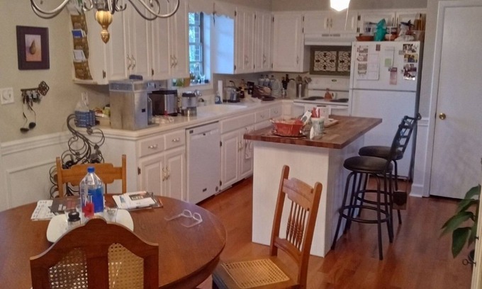 Cleveland House | 4Bedroom - 2.5 Bath Mid-Century Stunner near Lee Univ. No cleaning fees!