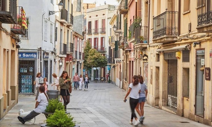 Sarria Apartment | 4bedroom with a balcony - An unforgettable experience in Sarria-Sant Gervasi