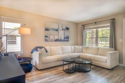 Green Bay House | 4Bedrooms 2 and 1 Half Bath Home for 9 Kid and Game Ready