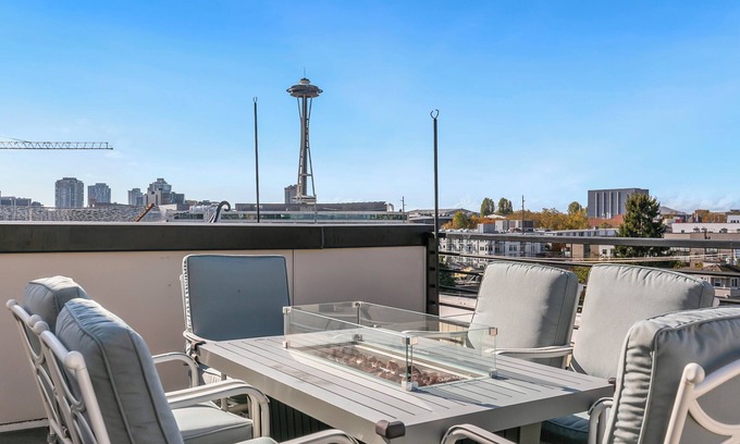 Lower Queen Anne House | 4Beds 2Baths Modern Townhome near Seattle Center