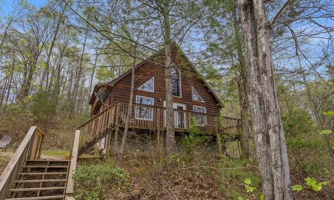Rogers Cabin | 4BR 14Guest Large Lakefront Cabin w/Hot Tub +WiFi