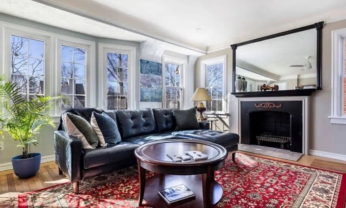 Shaker Heights Apartment | 4BR/2BA 2-Story near Van Aken District and CLE clinic