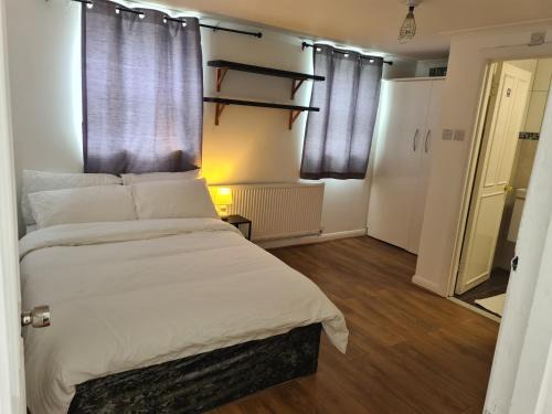 East Walworth House | 4Br-2Ensuite-10minCentralLondon-Sleeps11-Parking
