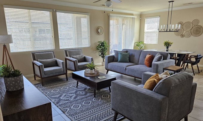 Raisin House | 4br/3ba Peaceful Hummingbird Hideaway in Clovis, CA