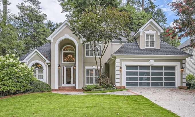 Buckhead House | 4BR/4.5BA Sleek Serenity Residence