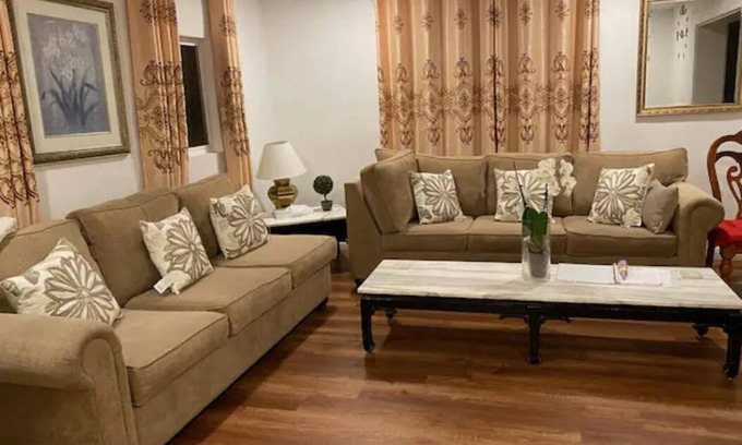 North Central House | 4BR 7Beds, 15pax, Large Parking lot, Private Gated.
