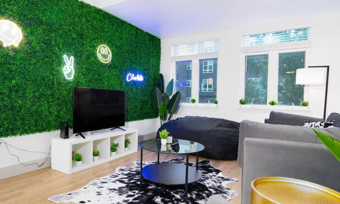 Charlotte Center City Apartment | 4BR Apt in Uptown - Sleeps 10!
