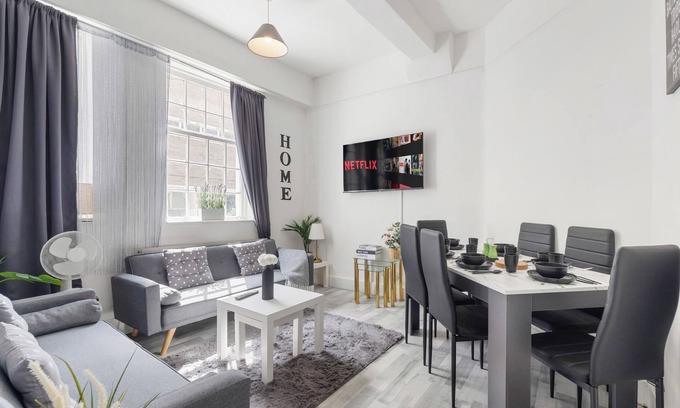 Tower Hill House | 4BR Central London Townhouse Next to Tower Bridge 2 Min Walk to Aldgate Station