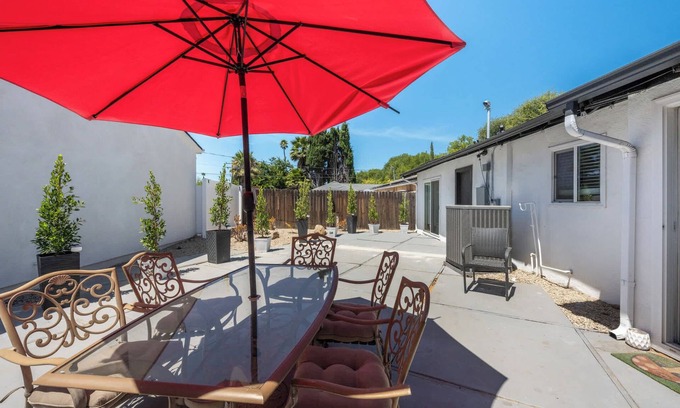 Thousand Oaks House | 4BR Escape - Mtn Views, Private BBQ