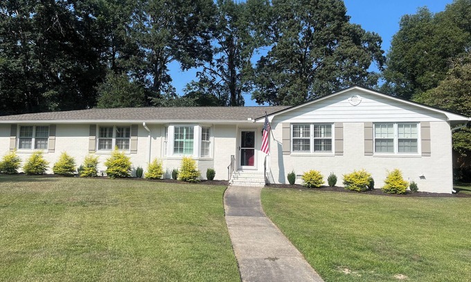 Montclair House | 4BR Masters Rental~2.5 miles to ANGC~Private Yard~Close to Dining & Attractions
