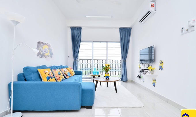 Bandar Saujana Putra Condo | 4BR Minions Homestay-Free WiFi & Parking Near KLIA & MAHSA
