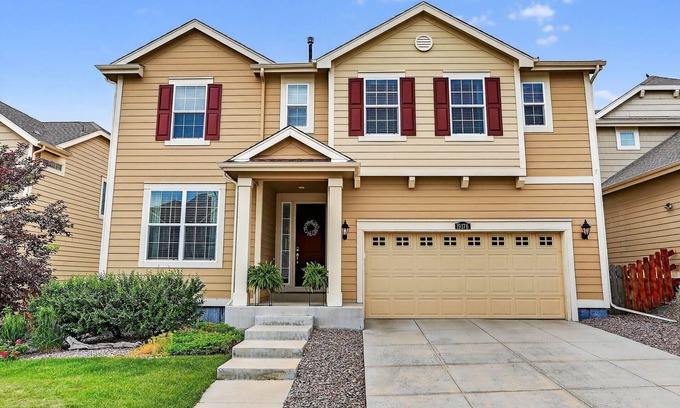 Arvada House | 4BR+ Office+Trails+Parks+Pool+ Tesla charger