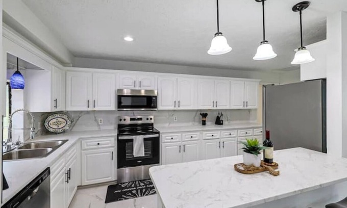 Ocala House | 4Br Pool Home Centrally Located in sunny SW Ocala all situated on half acre!