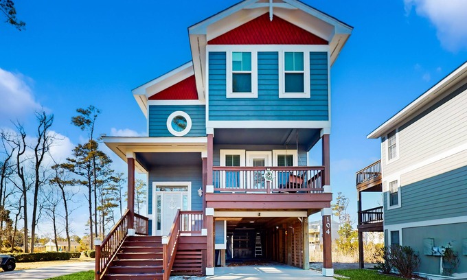 Colington House | 4BR remodeled home w/pool, game room, firepit, W/D