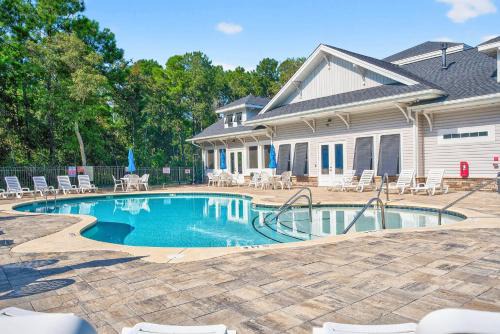 Ocean Isle Beach House | 4BR Townhouse with Golf View in Ocean Isle Beach