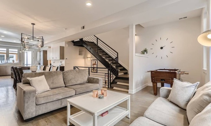 Highland House | 4BR Upscale Townhome/Roof Top w/Skyline Views