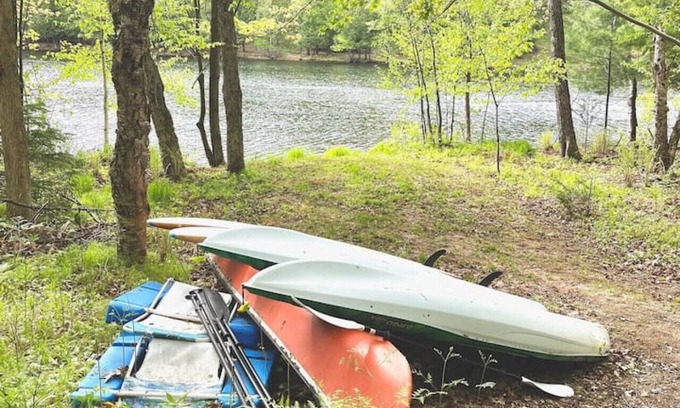 Phelps House | 4BR w/Private Lake Access!Game Room!Kayaks!Grill!