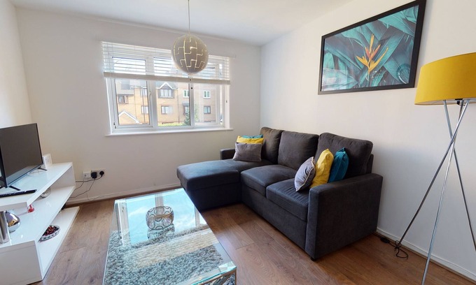 West Ham Apartment | 4Guests-Parking-2BR-FamilyFriendly