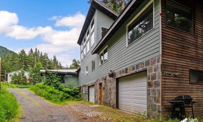 Alyeska Apartment | 4min drive to Day Lodge and walk to trails! 1BR1BA