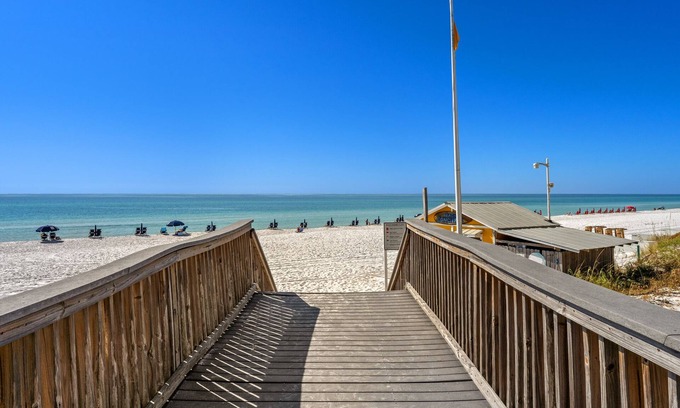 Laurel Grove House | 4th Nt FREE - Stay thru 11/22! Beach Cottage w/(2) XL GOLF CARTS, Pool, Beach