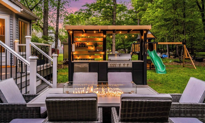 East Stroudsburg House | 5 Bd, Outdoor Kitchen, Sauna, Hot Tub, Fire Pit, 2 Game Rooms, Fire Patio Table.