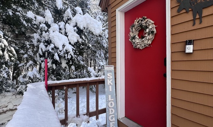 Bartlett Condo | 5 bdrm, 3 levels, 5 min Attitash Mt, 6 miles storyland, pool, a/c, grill
