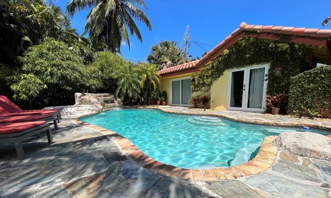 Birch Park Finger Streets Villa | 5 Bed 3.5 Bath Mediterranean Beach Villa - Perfect for Everyone