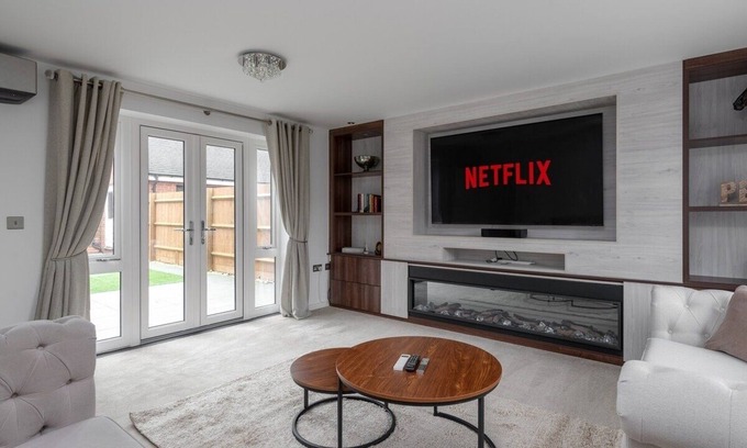 Bletchley House | 5 bed detached | Contractors |Parking|Long Stays