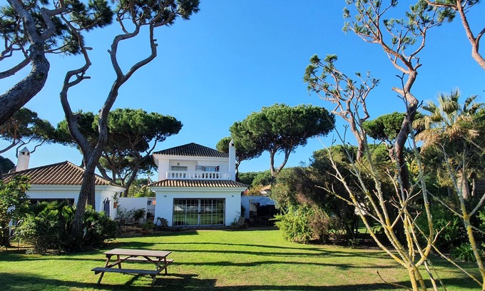 Nuevo Portil Villa | 5 bed villa with huge gardens, pool and games room, near golf club and beach.
