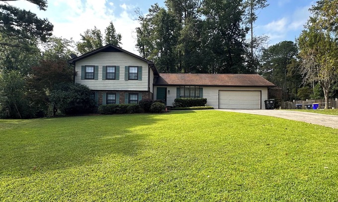 East Cobb House | 5 Bedroom 2.5 Bath Home In East Cobb and minutes to Truist Park and the Battery
