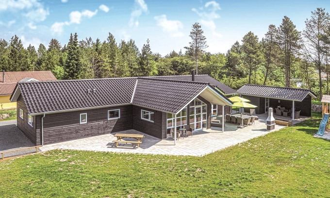 Ho House | 5 bedroom amazing home in Blåvand
