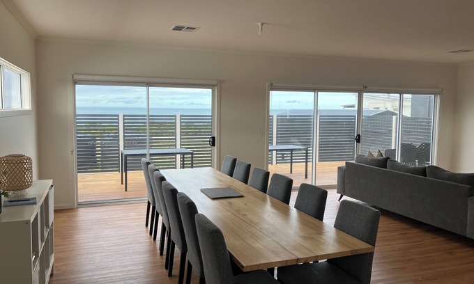 Warrenben House | 5 bedroom beachside house with ocean views in Marion Bay