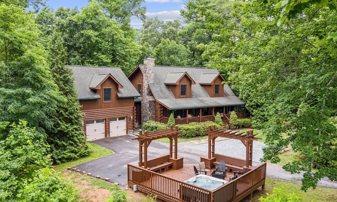 Waynesville Cabin | 5-bedroom cabin 15 minutes from Great Smoky Mountains National Park