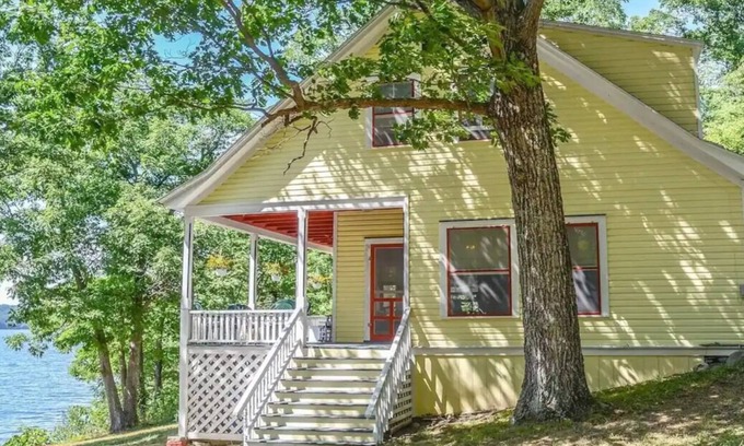 Burdett Cottage | 5-bedroom charming cottage in Burdett with private beach and beautiful views