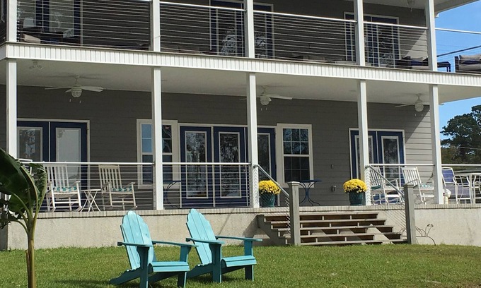 Darien Bed & Breakfast | 5 Bedroom Coastal Home Overlooking the Darien River and Marsh