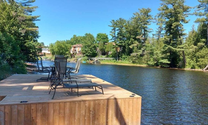 Bracebridge Cottage | 5 Bedroom Cottage in Bracebridge on Muskoka River