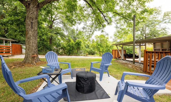 Fortson House | 5 bedroom Family campus with three separate kitchens 15 min from Ft Moore