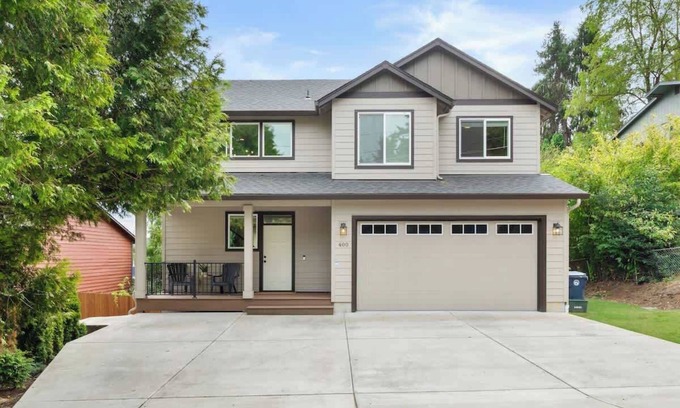 Camas House | 5 Bedroom Home w/Guest Suite & Private Sauna