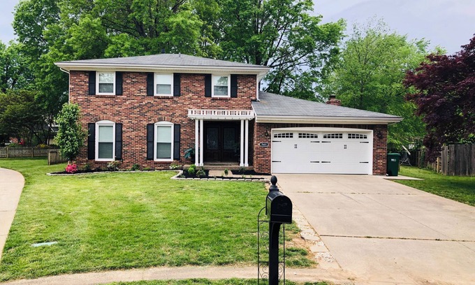 Buechel House | 5-Bedroom House In A Nice Neighborhood- Close To Everything - 1 Month Minimum